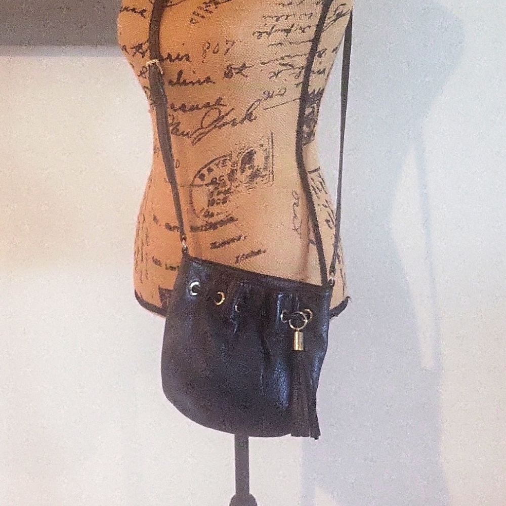 Michael kors crossbody bucket purse.